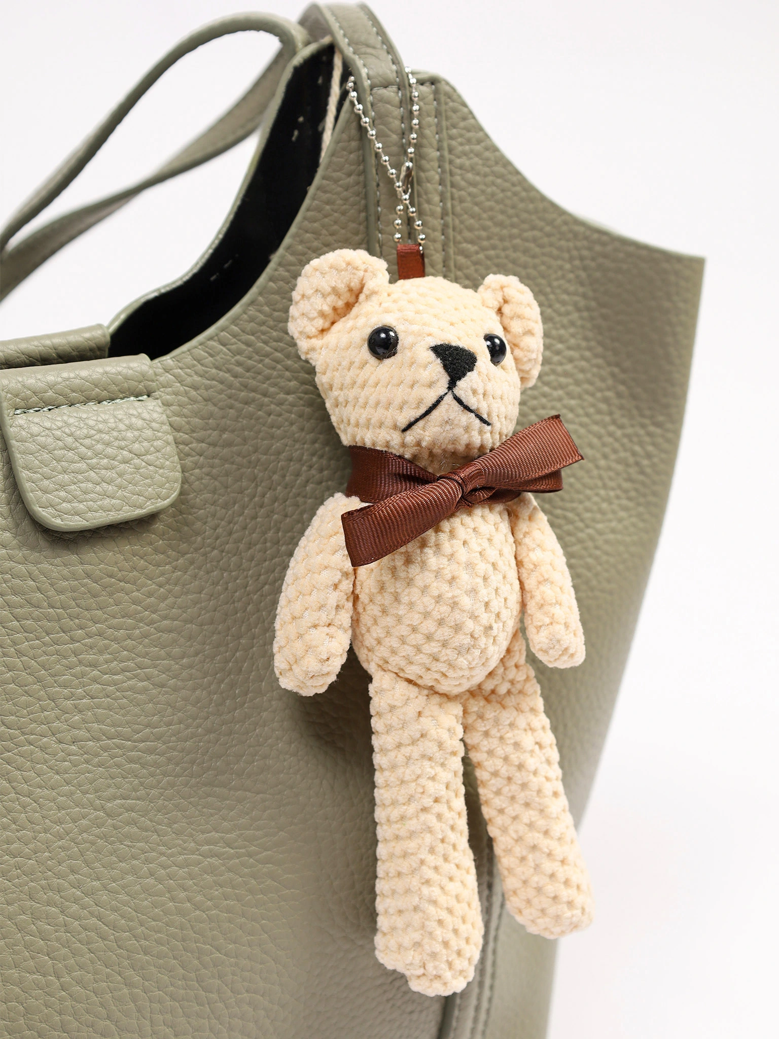 Сумка-тоут с плоскими ручками с брелком-медвежонок в ассортименте